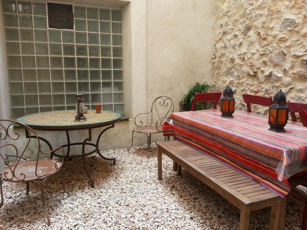 Bed and Breakfast Le Patio Des Cigales Roquefort-des-Corbieres Екстер'єр фото