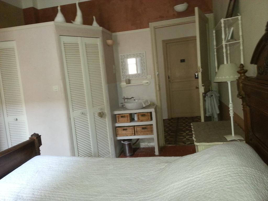 Bed and Breakfast Le Patio Des Cigales Roquefort-des-Corbieres Номер фото
