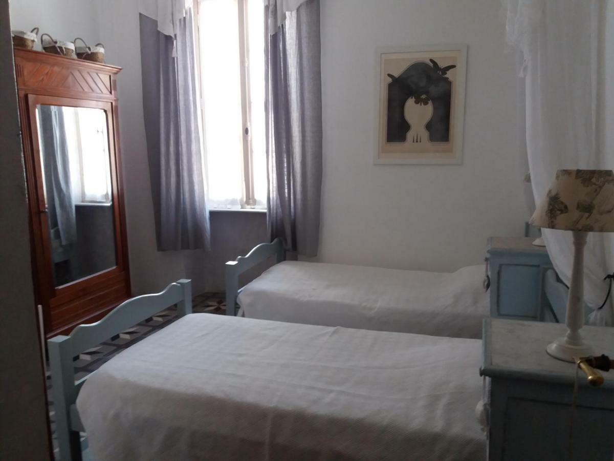 Bed and Breakfast Le Patio Des Cigales Roquefort-des-Corbieres Екстер'єр фото